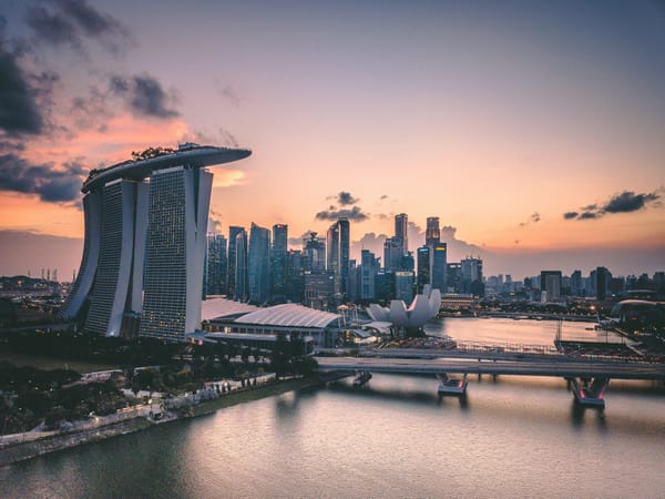Singapore seeks to steer ship amid US-China standoff